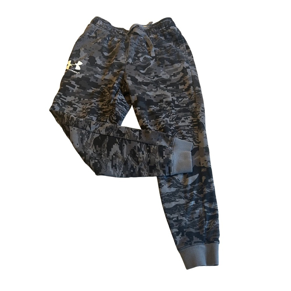 Under Armour Youth  Camo Joggers - Gray and Black. Size M